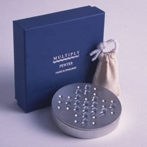 This beautiful Pewter Solitaire Set is one of thos