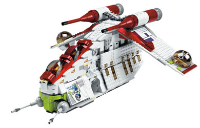 Recreate scenes from the films with the Lego Star Wars series!