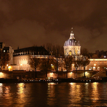 Experience the best of the magical Paris illuminations as you enjoy a leisurely evening cruise along