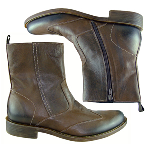 A stylish mid boot from Jones Bootmaker. Features a modern wing cap, decorative stitching and is zip