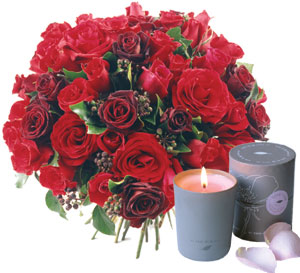 Roses and perfumed candle red 31 roses