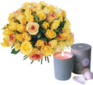 Roses and perfumed candle yellow 21 roses