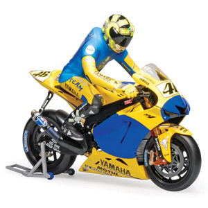 Minichamps has released a 1/12 riding figure of Valentino Rossi depecting the moment when he wore th
