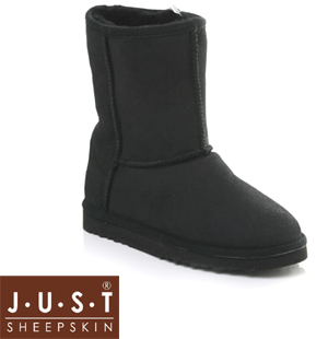 Sheepskin calf-length boots with round toe. The Ruggi boots feature sheepskin lining and seam stitch