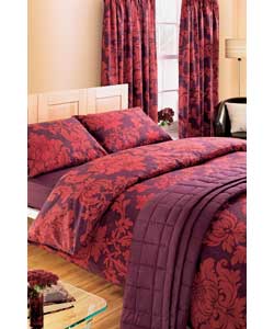 Set contains duvet cover, 2 housewife pillowcases, a fitted sheet, a quilted throw and a pair of cur