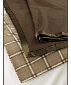 100 polyester fleece throw with satin edge detail.Machine washable at 40 degrees C on delicate cycle