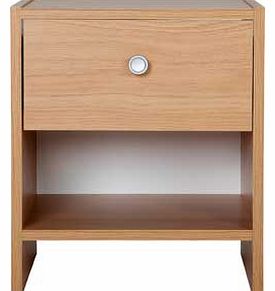 The Seville furniture range is a versatile collection to blend with many bedroom styles. Finished in oak effect. this bedside chest is understated and classic and is an ideal place to sit a lamp or rest your book. The cubby hole offers handy extra st