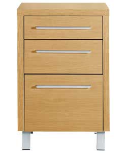 Size (H)65.2, (W)42.8, (D)41.3cm. Oak finish chest. Silver finish handles and feet.Drawers with smoo