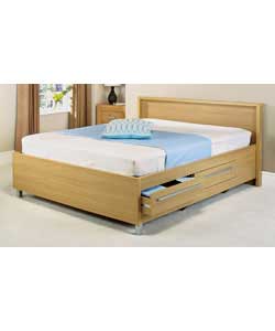 Oak finish. Size (W)149, (L)199.3, (H)83.1cm. 9cm clearance between floor and underside of bed.Inclu