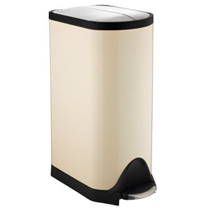 Pedal bin in cream with split lid and plastic liner. Ideal for narrow spaces and under countertops