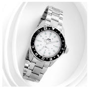 This watch by Slazenger comes with a white dial and luminous hands in stainless steel. With a quartz
