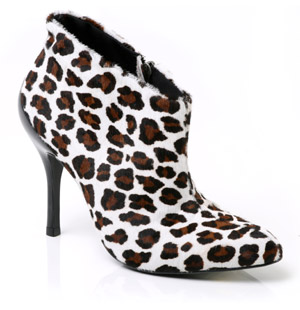 Leather boots with synthetic hair finish. The Sonie ankle boots have a zipped inner side and leopard