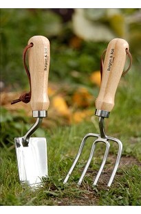 Burgon and Ball are renowned for their high quality garden tools, and this sheffield steel fork and 