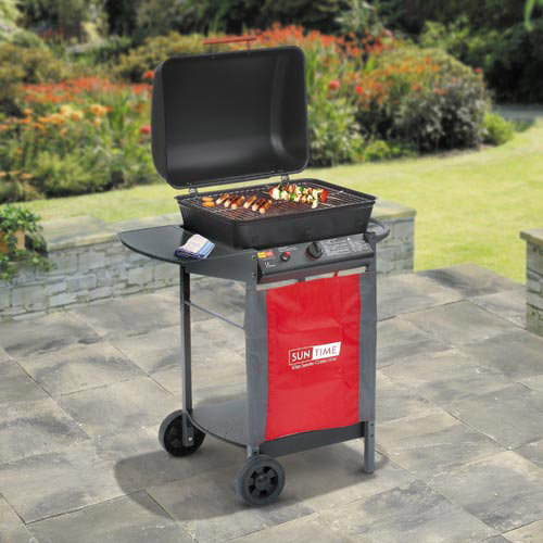 This compact barbecue is ideal for small gardens or patios. Integrated wheels allow for easy movemen