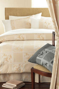 In luxurious Paisley jacquard design for the sophisticated home. Machine washable. Jacquard: 60 cott