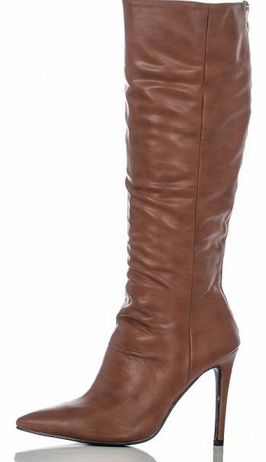 These boots will make a Sunday stroll in the park look glamorous. Calf length in a pointed toe style, look amazing by pairing with skinny jeans and a faux fur coat. - Calf length - Pointed toe style - Full length back zip fasten - High pencil heel - 