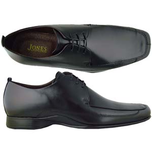 A 3-eyelet Derby shoe from Jones Bootmaker. With raised seam detailing and squared off toe shape.