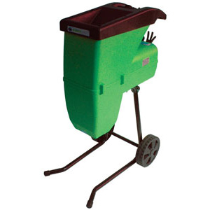 Recycle the waste in your garden with this powerful shredder. Equipped with a quiet self-feeding sys