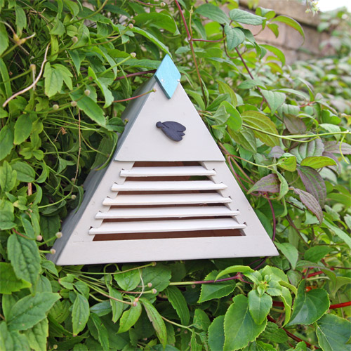 Encourage nature into your garden with this wall mounted Lacewing house.