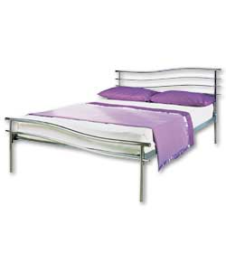 Chrome coloured frame with wave style head and footboard. Overall size (H)91, (W)165, (L)210 cm