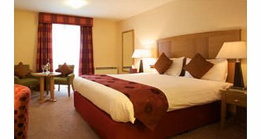 The charming and attractive Bridge Hotel is a delightful hotel in Surrey set along the quieter end of the River Thames  a wonderful place to relax and watch the boats, water and world float by. Youll discover a wonderful blend of comfort, intimacy 