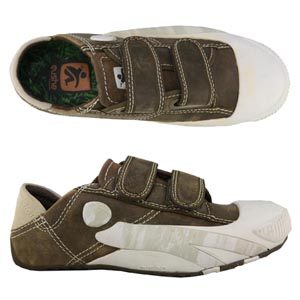 A stylish casual trainer from Cushe. Features soft leather uppers, dual strap closures for a true fi