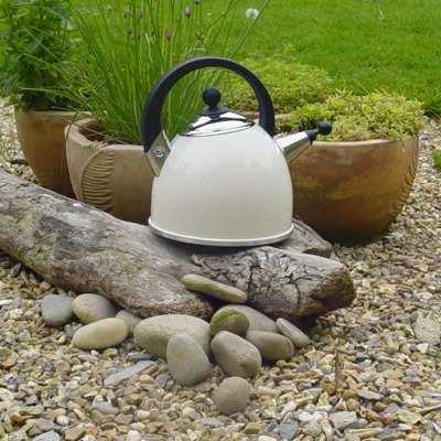 Stylish Whistling Kettle - Antique Cream  This 4 pint / 2.27 Litres (3 pint / 1.7 ltr usable)