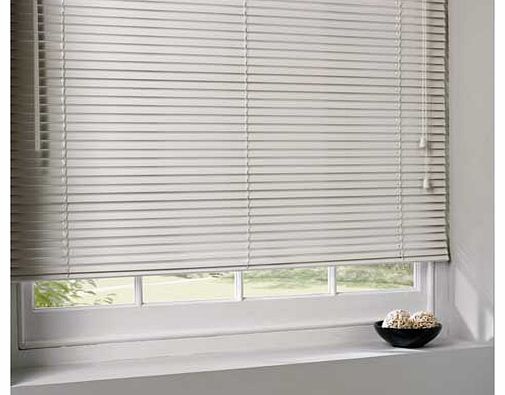 This Wooden 25mm Venetian Blind has a simple yet striking design. Made from wood and finished in cream