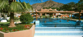 View the amazing scenic contrast in 4* Oman - 5 nights