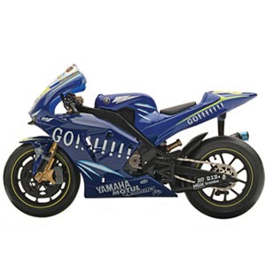Yamaha YZR-M1 Valentino Rossi 2004 1:22
